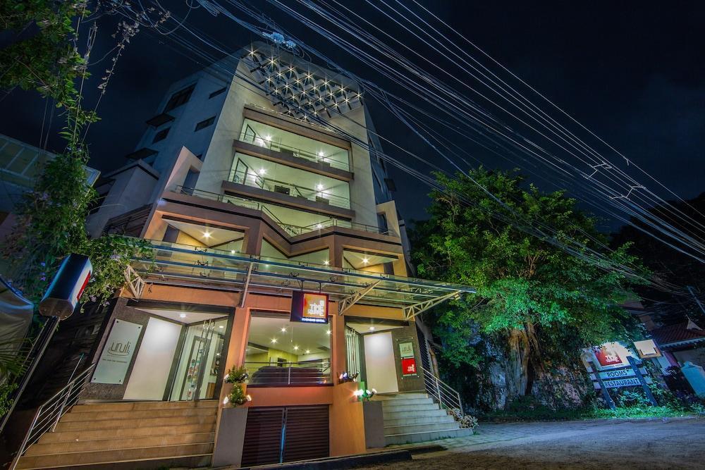 Treebo Trend Time Square Marine Drive Hotel Kochi Exterior foto