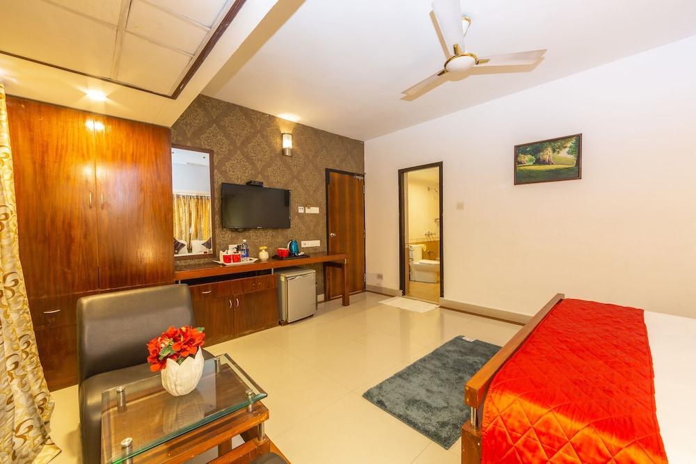 Treebo Trend Time Square Marine Drive Hotel Kochi Exterior foto