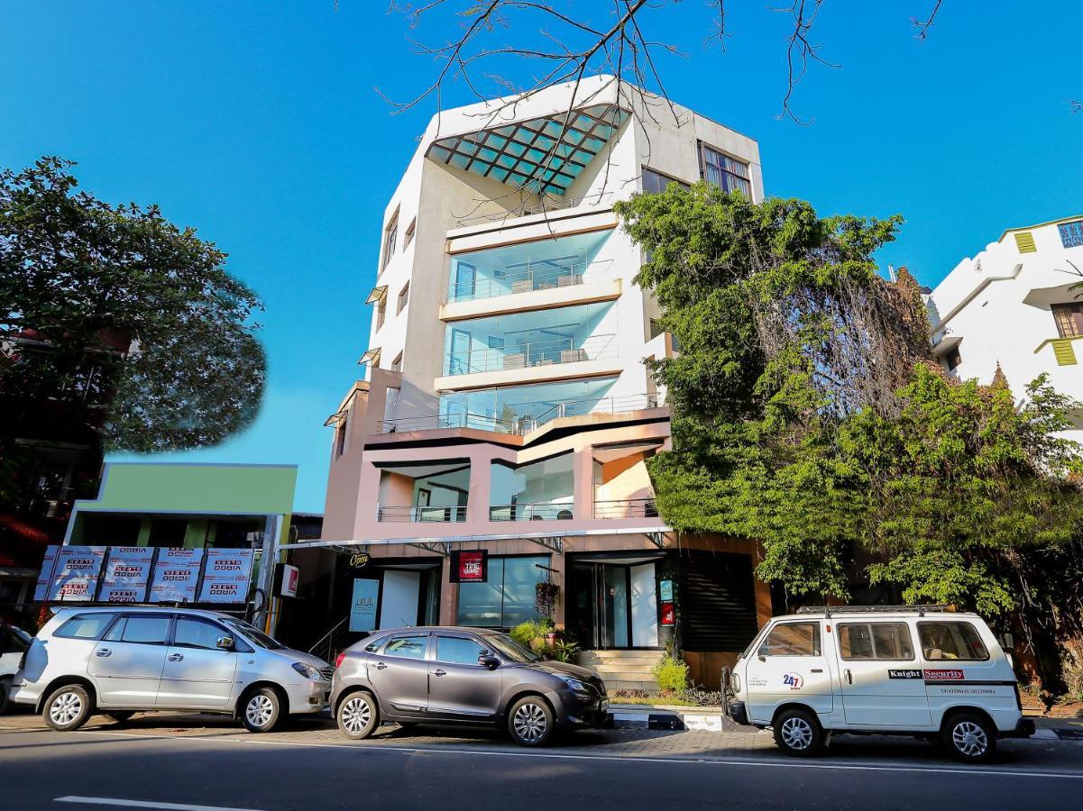 Treebo Trend Time Square Marine Drive Hotel Kochi Exterior foto