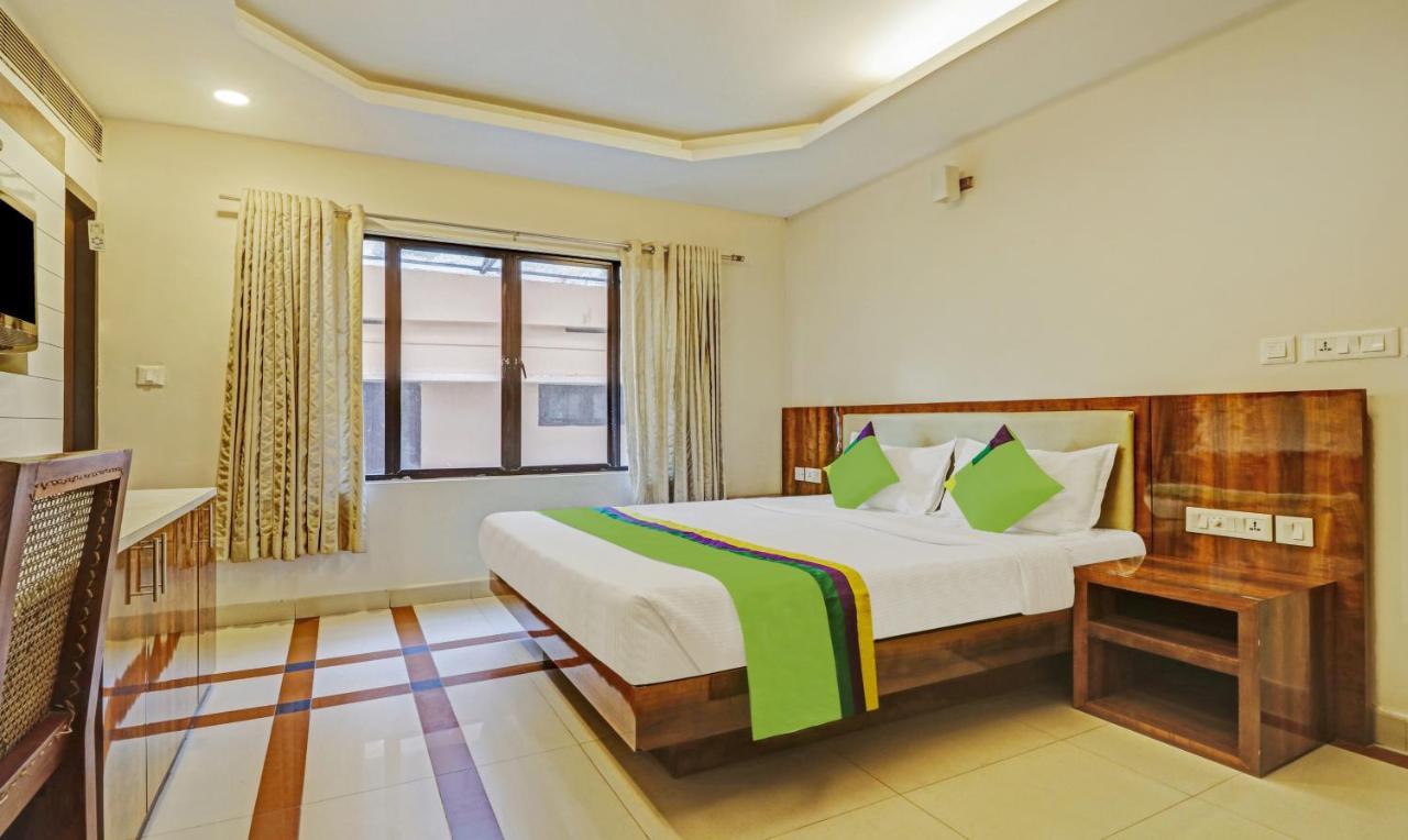 Treebo Trend Time Square Marine Drive Hotel Kochi Exterior foto