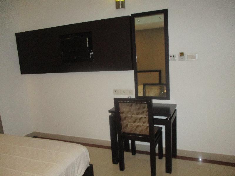 Treebo Trend Time Square Marine Drive Hotel Kochi Exterior foto