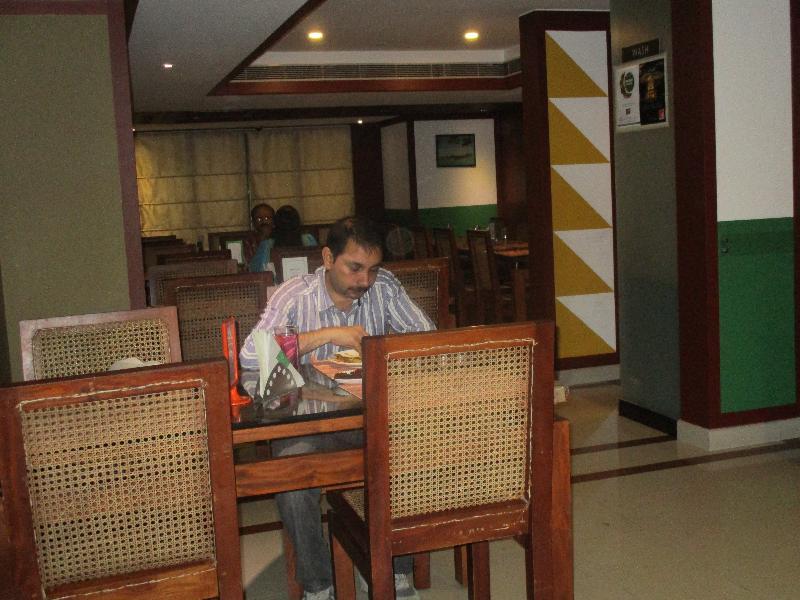 Treebo Trend Time Square Marine Drive Hotel Kochi Exterior foto
