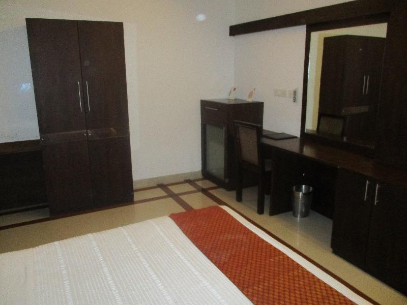 Treebo Trend Time Square Marine Drive Hotel Kochi Exterior foto