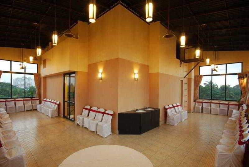 Treebo Trend Time Square Marine Drive Hotel Kochi Exterior foto