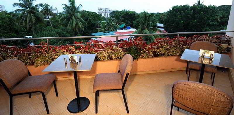 Treebo Trend Time Square Marine Drive Hotel Kochi Exterior foto